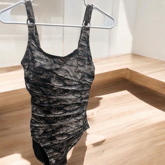 NWT Calvin Klein One Piece Swimsuit Size 6 - Picture 2 of 10